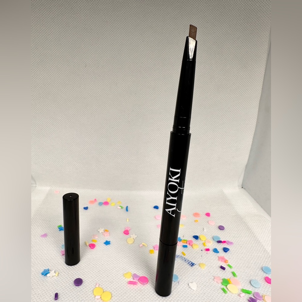 Eyebrow pencil (eyebrow enhancement)